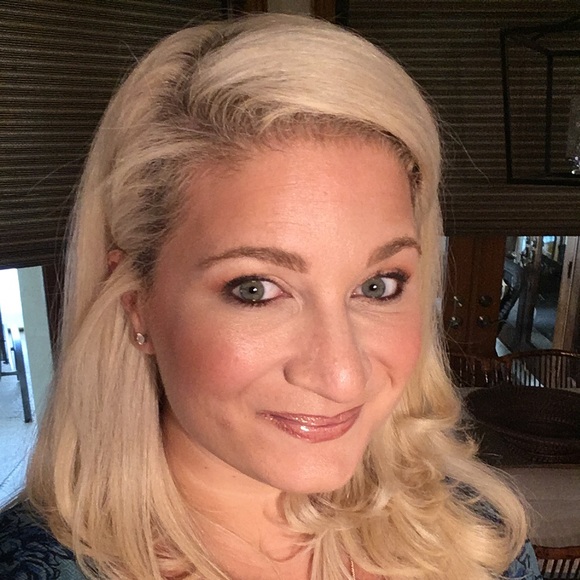 Meet your Posher, Danielle - Picture 1 of 1